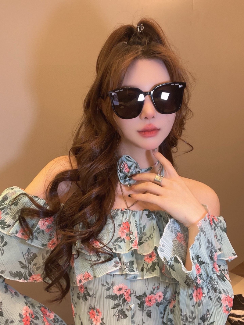 Miu miu Sunglasses